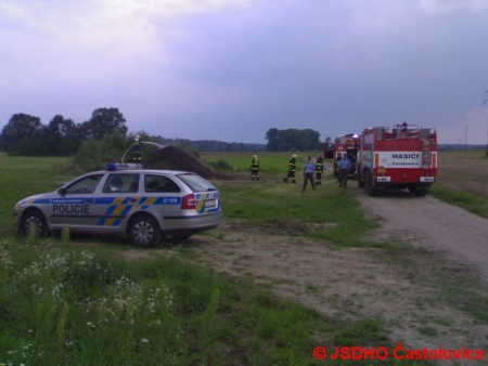 Požár dřevního odpadu Častolovice