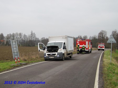 Požár vozidla - silnice č. 318 Častolovice - Slemeno-Synkov.